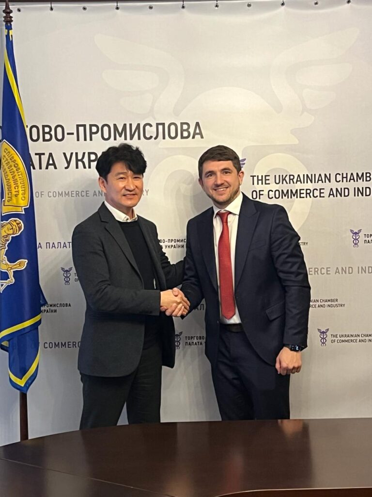 Roman Grygorgyshyn CEO ITOXI Ukraine and Alex Cheon CEO ITOXI Corp 